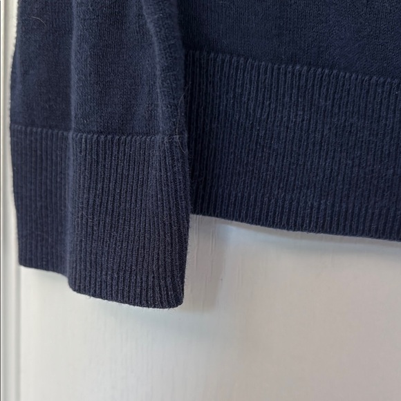 Old Navy Blue V-Neck Sweater Classic Knit - Picture 2 of 5